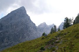 Watzfrau / Watzmann Wife
in der Mitte die Kinder
the childs in center