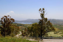 bei/near Agira
Monti Erei - Lago di Pozzillo - Etna